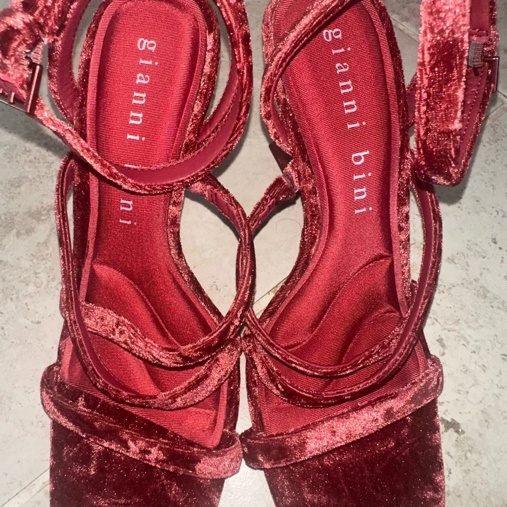 Gianni Bini The Novah Velvet Strappy‎ Square Toe Wedge Sandals Wine Red Size 8